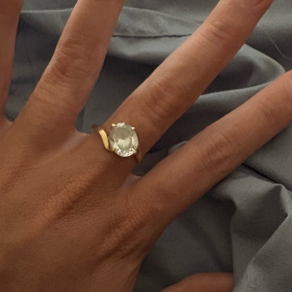 Elegant 14K Gold Engagement Ring with Clear Gemstone